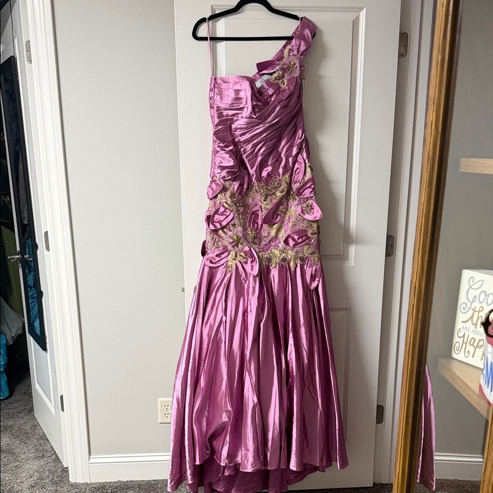 Elegant Pink One-Shoulder Dress